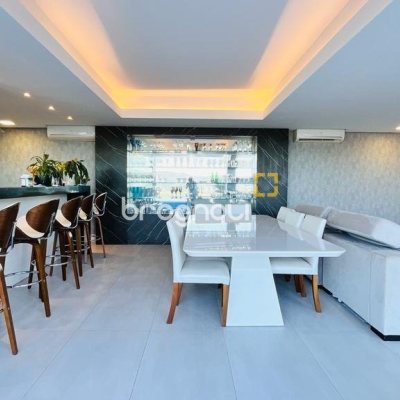 Casa com 285m², 4 quartos (sendo 2 suítes), 2 garagens, no bairro Trindade em Florianópolis