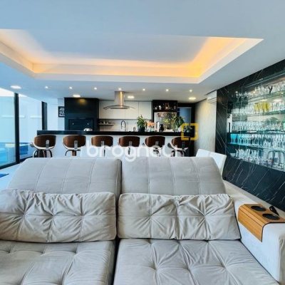 Casa com 285m², 4 quartos (sendo 2 suítes), 2 garagens, no bairro Trindade em Florianópolis