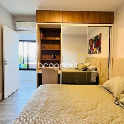 Casa com 285m², 4 quartos (sendo 2 suítes), 2 garagens, no bairro Trindade em Florianópolis