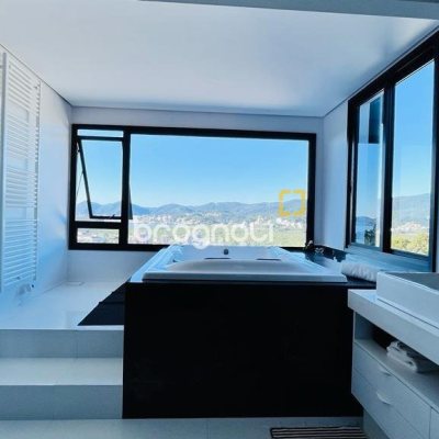 Casa com 285m², 4 quartos (sendo 2 suítes), 2 garagens, no bairro Trindade em Florianópolis