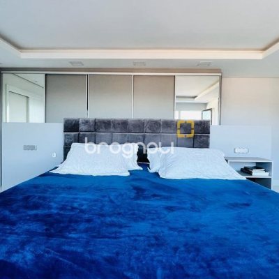 Casa com 285m², 4 quartos (sendo 2 suítes), 2 garagens, no bairro Trindade em Florianópolis