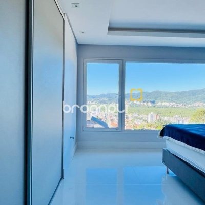 Casa com 285m², 4 quartos (sendo 2 suítes), 2 garagens, no bairro Trindade em Florianópolis