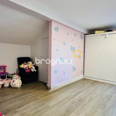 Casa com 285m², 4 quartos (sendo 2 suítes), 2 garagens, no bairro Trindade em Florianópolis
