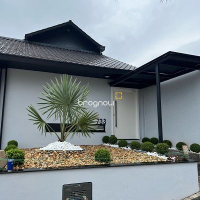 Casa com 285m², 4 quartos (sendo 2 suítes), 2 garagens, no bairro Trindade em Florianópolis