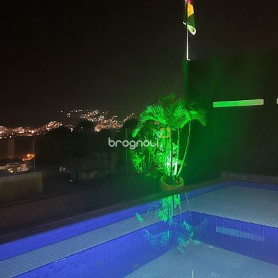 Casa com 285m², 4 quartos (sendo 2 suítes), 2 garagens, no bairro Trindade em Florianópolis
