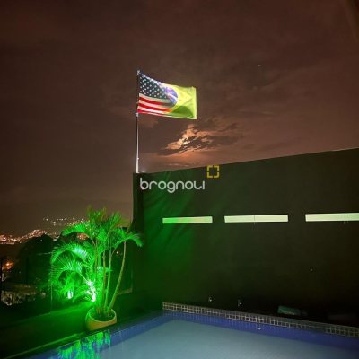 Casa com 285m², 4 quartos (sendo 2 suítes), 2 garagens, no bairro Trindade em Florianópolis