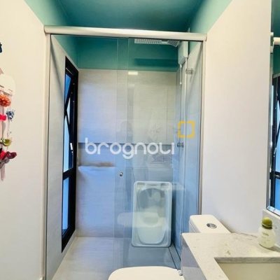 Casa com 285m², 4 quartos (sendo 2 suítes), 2 garagens, no bairro Trindade em Florianópolis