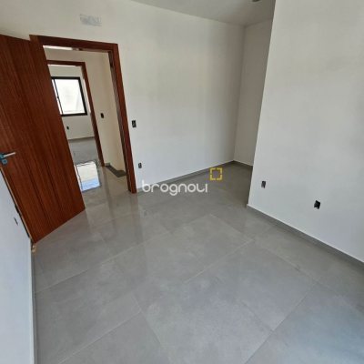 Casa com 84m², 2 quartos (sendo 2 suítes), 1 garagem, no bairro Centro em Palhoça