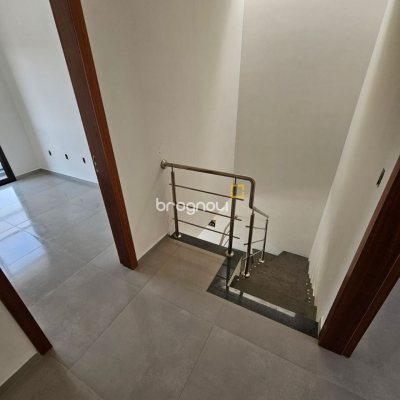 Casa com 84m², 2 quartos (sendo 2 suítes), 1 garagem, no bairro Centro em Palhoça
