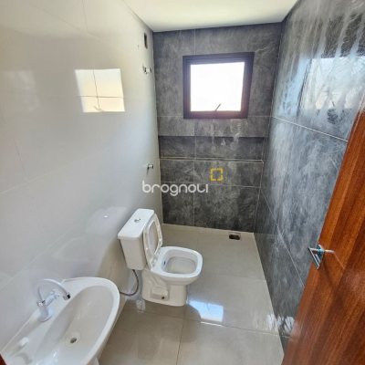Casa com 84m², 2 quartos (sendo 2 suítes), 1 garagem, no bairro Centro em Palhoça