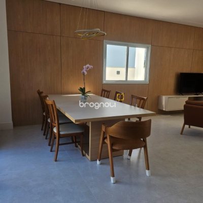 Casa com 310m², 5 quartos (sendo 3 suítes), 2 garagens, no bairro Daniela em Florianópolis
