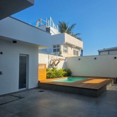 Casa com 310m², 5 quartos (sendo 3 suítes), 2 garagens, no bairro Daniela em Florianópolis