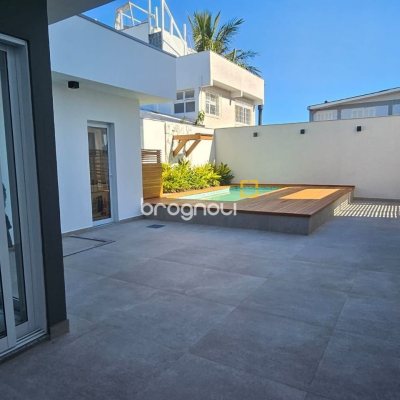Casa com 310m², 5 quartos (sendo 3 suítes), 2 garagens, no bairro Daniela em Florianópolis