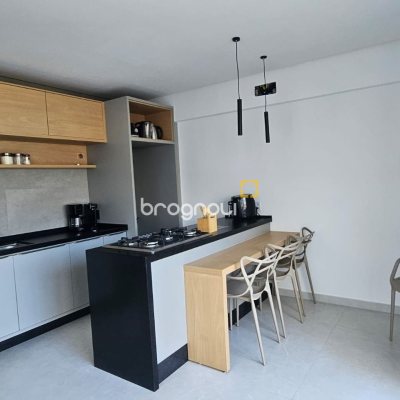 Casa com 310m², 5 quartos (sendo 3 suítes), 2 garagens, no bairro Daniela em Florianópolis