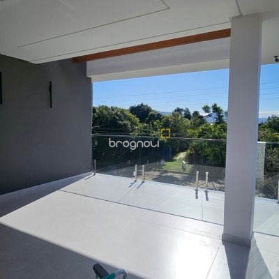 Casa com 310m², 5 quartos (sendo 3 suítes), 2 garagens, no bairro Daniela em Florianópolis