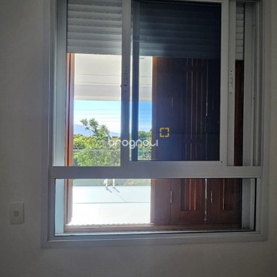 Casa com 310m², 5 quartos (sendo 3 suítes), 2 garagens, no bairro Daniela em Florianópolis