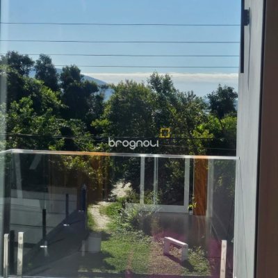 Casa com 310m², 5 quartos (sendo 3 suítes), 2 garagens, no bairro Daniela em Florianópolis
