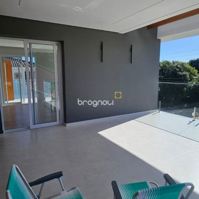 Casa com 310m², 5 quartos (sendo 3 suítes), 2 garagens, no bairro Daniela em Florianópolis