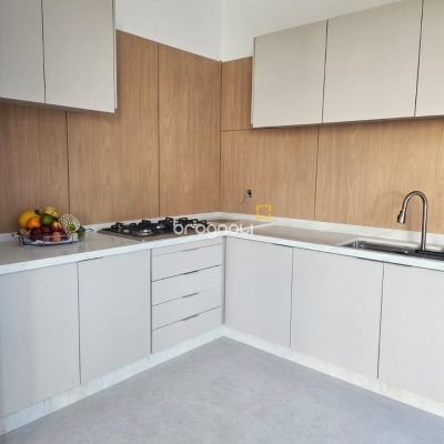 Casa com 310m², 5 quartos (sendo 3 suítes), 2 garagens, no bairro Daniela em Florianópolis