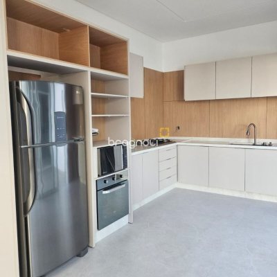 Casa com 310m², 5 quartos (sendo 3 suítes), 2 garagens, no bairro Daniela em Florianópolis