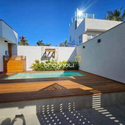Casa com 310m², 5 quartos (sendo 3 suítes), 2 garagens, no bairro Daniela em Florianópolis