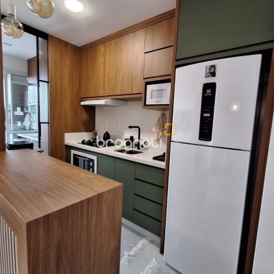 Apartamento com 96m², 3 quartos (sendo 2 suítes), 2 garagens, no bairro Estreito em Florianópolis
