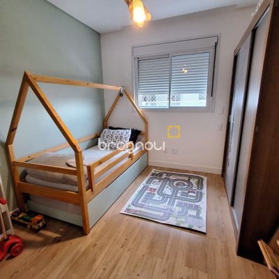 Apartamento com 96m², 3 quartos (sendo 2 suítes), 2 garagens, no bairro Estreito em Florianópolis