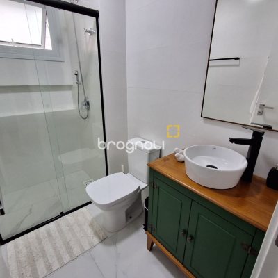 Apartamento com 96m², 3 quartos (sendo 2 suítes), 2 garagens, no bairro Estreito em Florianópolis