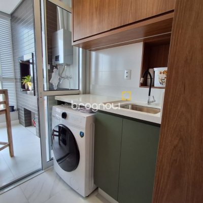 Apartamento com 96m², 3 quartos (sendo 2 suítes), 2 garagens, no bairro Estreito em Florianópolis