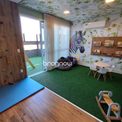 Apartamento com 96m², 3 quartos (sendo 2 suítes), 2 garagens, no bairro Estreito em Florianópolis