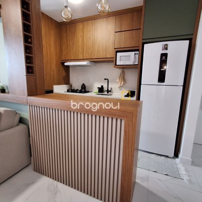 Apartamento com 96m², 3 quartos (sendo 2 suítes), 2 garagens, no bairro Estreito em Florianópolis