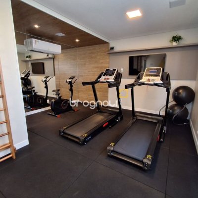 Apartamento com 96m², 3 quartos (sendo 2 suítes), 2 garagens, no bairro Estreito em Florianópolis
