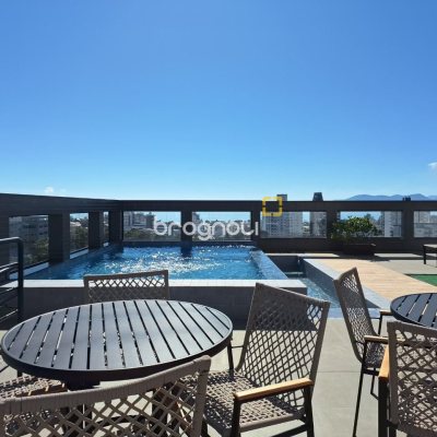 Apartamento com 96m², 3 quartos (sendo 2 suítes), 2 garagens, no bairro Estreito em Florianópolis
