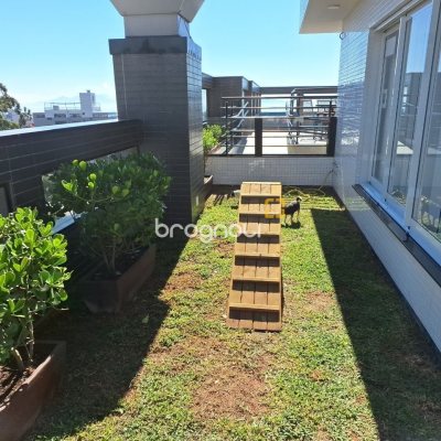 Apartamento com 96m², 3 quartos (sendo 2 suítes), 2 garagens, no bairro Estreito em Florianópolis