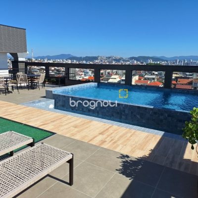 Apartamento com 96m², 3 quartos (sendo 2 suítes), 2 garagens, no bairro Estreito em Florianópolis