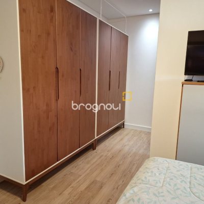 Apartamento com 96m², 3 quartos (sendo 2 suítes), 2 garagens, no bairro Estreito em Florianópolis