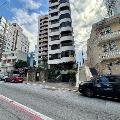 Cobertura com 483m², 4 quartos (sendo 2 suítes), 2 garagens, no bairro Centro em Florianópolis