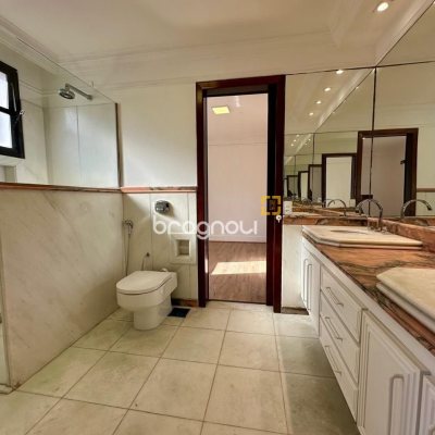 Cobertura com 483m², 4 quartos (sendo 2 suítes), 2 garagens, no bairro Centro em Florianópolis