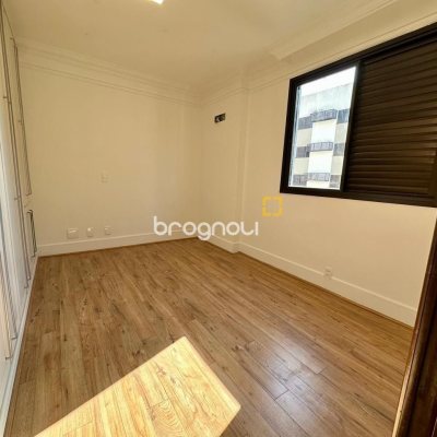 Cobertura com 483m², 4 quartos (sendo 2 suítes), 2 garagens, no bairro Centro em Florianópolis