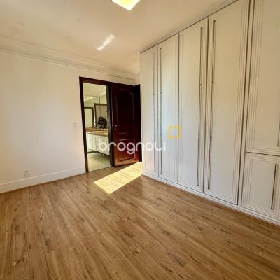 Cobertura com 483m², 4 quartos (sendo 2 suítes), 2 garagens, no bairro Centro em Florianópolis