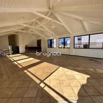 Cobertura com 483m², 4 quartos (sendo 2 suítes), 2 garagens, no bairro Centro em Florianópolis