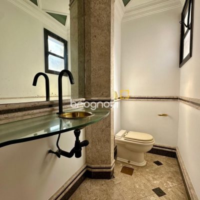 Cobertura com 483m², 4 quartos (sendo 2 suítes), 2 garagens, no bairro Centro em Florianópolis