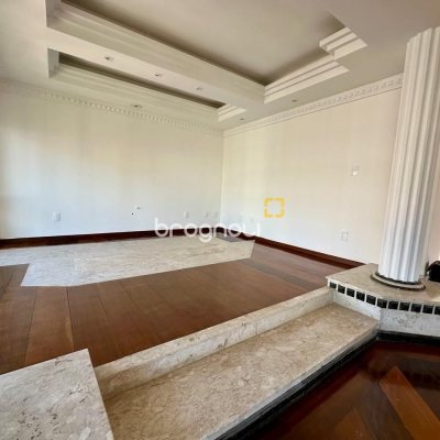 Cobertura com 483m², 4 quartos (sendo 2 suítes), 2 garagens, no bairro Centro em Florianópolis
