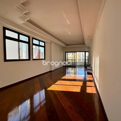 Cobertura com 483m², 4 quartos (sendo 2 suítes), 2 garagens, no bairro Centro em Florianópolis