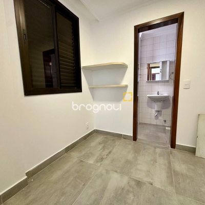 Cobertura com 483m², 4 quartos (sendo 2 suítes), 2 garagens, no bairro Centro em Florianópolis
