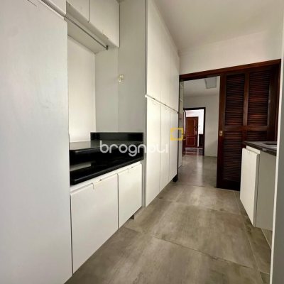 Cobertura com 483m², 4 quartos (sendo 2 suítes), 2 garagens, no bairro Centro em Florianópolis