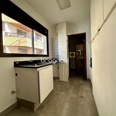 Cobertura com 483m², 4 quartos (sendo 2 suítes), 2 garagens, no bairro Centro em Florianópolis
