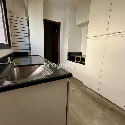 Cobertura com 483m², 4 quartos (sendo 2 suítes), 2 garagens, no bairro Centro em Florianópolis