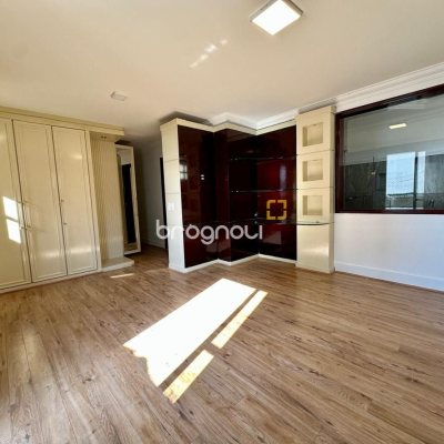 Cobertura com 483m², 4 quartos (sendo 2 suítes), 2 garagens, no bairro Centro em Florianópolis