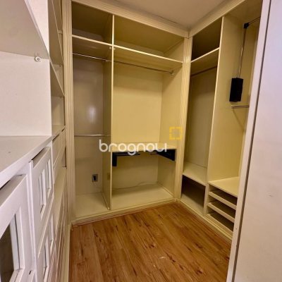 Cobertura com 483m², 4 quartos (sendo 2 suítes), 2 garagens, no bairro Centro em Florianópolis